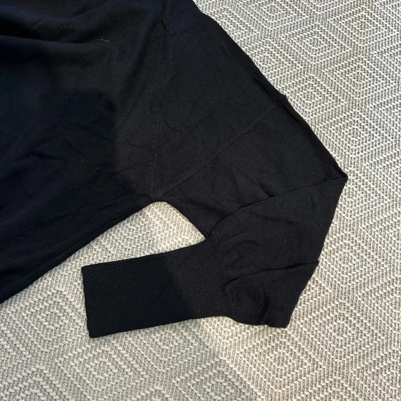 (NWT) ALO | Cashmere Jet Set Crew Sweater in Black, Size M - Picture 8 of 8